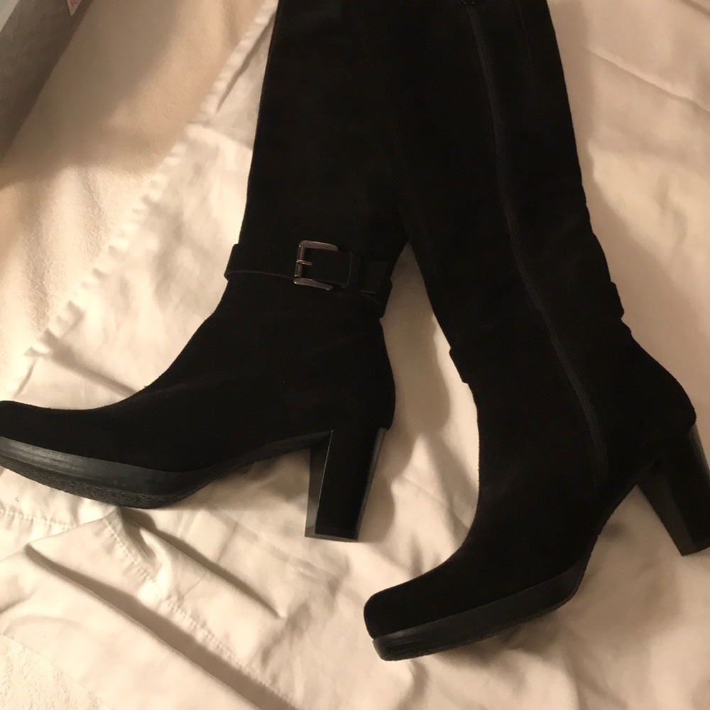 La Canadienne size 6 1/2 suede boots
